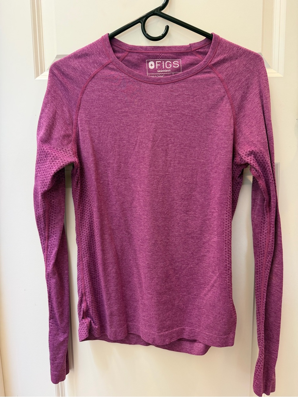 FIGS MEDIUM Women's Long Sleeve underscrub Magenta